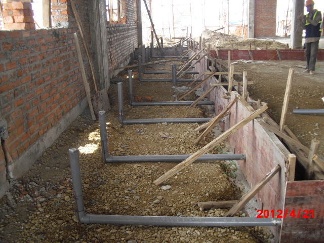 THI CÔNG ĐƯỜNG ỐNG THOÁT NƯỚC VỆ SINH NHÀ XƯỞNG 2.JPG